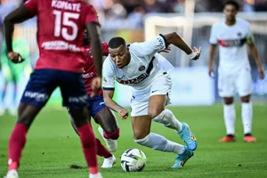 Clermont xuất sắc cầm hòa PSG, Mbappe bị chỉ trích