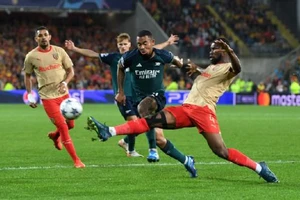 Gabriel Jesus ghi bàn cho Arsenal ở trận thua Lens