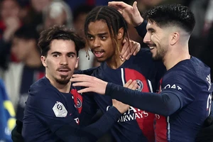 "Nỗi thất vọng" tỏa sáng, PSG chật vật thắng Nantes