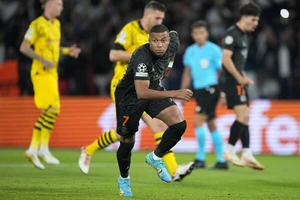 Mbappe cảnh giác trước Dortmund