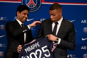 Chủ tịch PSG "nịnh" Mbappe