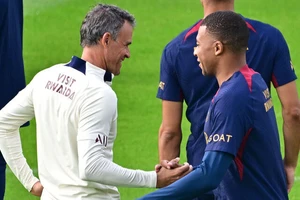 HLV Luis Enrique bất ngờ... tức giận vì Mbappe