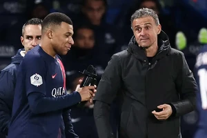 HLV Luis Enrique: "Hãy quen với việc Mbappe ngồi dự bị!"