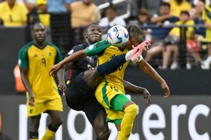 Moises Caicedo cùng các đồng đội thắng mãn nhãn Jamaica