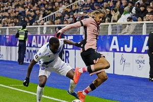 Barcola cùng đồng đội hòa bế tắc trên sân Auxerre