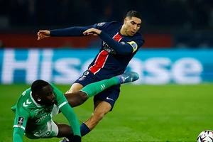 Hakimi cùng PSG không quá vất vả để đánh bại Saint-Etienne