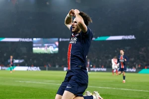 Kvaratskhelia ăn mừng bàn thắng đầu tiên cho PSG