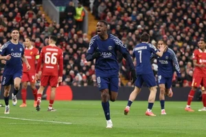 Dembele ghi bàn mở ra chiến thắng cho PSG ngay tại Liverpool