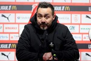 HLV Roberto De Zerbi trả lời họp báo trước vòng 30 Ligue 1 2024/25. Ảnh: La Provence
