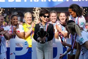Trước khi trở thành chủ tịch đội nam Lyon, Michele Kang đã là thành viên hội đồng quản trị Olympique Lyon từ năm 2023 và là chủ tịch đội nữ Lyon. Ảnh: SO FOOT