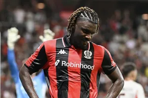 Terem Moffi là nạn nhân bị tấn công bên ngoài sân cỏ bởi các khán giả quá khích. Ảnh: Getty Images