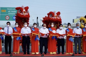 President attends traffic opening ceremony of Trung Luong - My Thuan Expressway