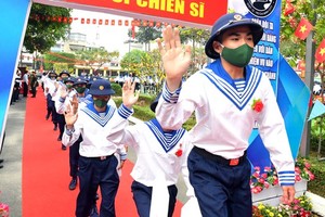 Nearly 4,000 young men in HCMC off for military service