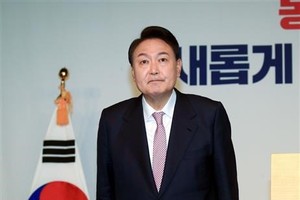 President Nguyen Xuan Phuc congratulates RoK President-elect