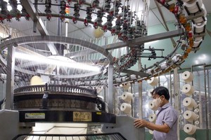 Businesses expect tax, fee cut to energize production, trading