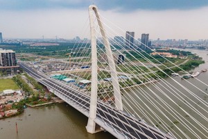 Thu Thiem 2 Bridge crossing Saigon River inaugurated