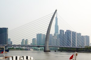 Thu Thiem 2 Bridge crossing Saigon River officially open to traffic