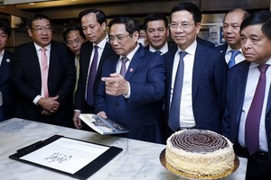 PM visits hotel where President Ho Chi Minh used to work in Boston