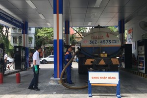 Gasoline prices exceed VND32,000 per litter