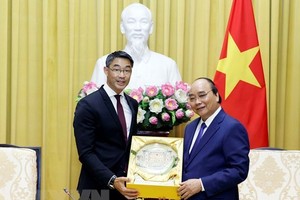 President hosts Honorary Consul of Vietnam in Switzerland