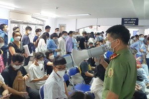 Immigration agency gathers forces to meet huge demand for new passports