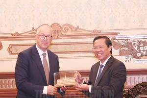 HCMC, Rotterdam promote cooperation in climate change response