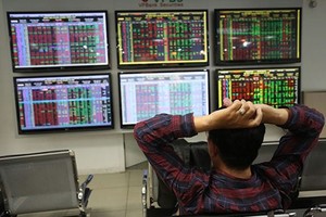 VN-Index becomes short of breath in ATC session