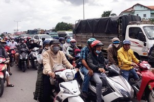 Severe congestion on National Highway 51 as people return home after holiday