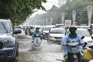 Heavy downpours cause severe flooding in Northern, Central provinces
