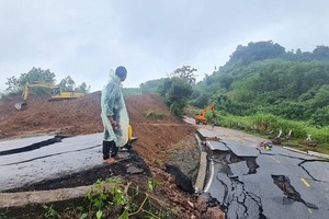 Quang Tri rushes to construct temporary road to La Lay International Border Gate