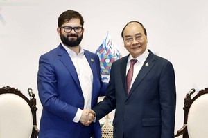 President holds bilateral meetings on sidelines of APEC economic leaders meeting