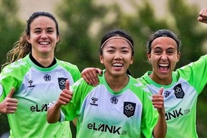 Huynh Nhu returns to Vietnam for Golden Ball Awards 2022 ceremony