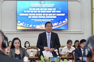 HCMC holds dialogue to remove difficulties for foreign businesses
