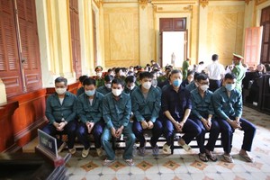 Former anti-smuggling police officer smuggles 1,287 containers