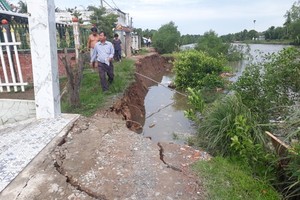 Mekong Delta provinces continuously experience serious landslides