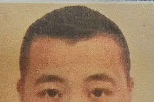 Wanted: Chinese suspect using knife to hunt down debt guarantor