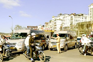 After Tet: Train, flight tickets to Southern provinces sold out