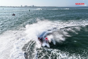 Thrilling high-speed jet ski racing on Thi Nai Lagoon
