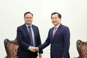 Deputy PM hosts Lao Finance Minister