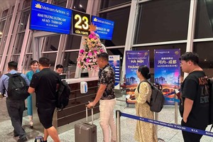 Vietnam Airlines inaugurates direct flights between Hanoi - Chengdu