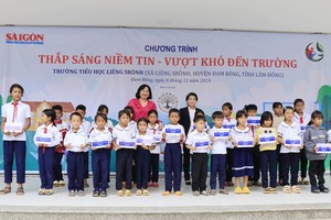 SGGP Newspaper's program supports disadvantaged students in Lam Dong