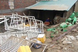 Historic flood leaves Nghe An hamlet buried in mud