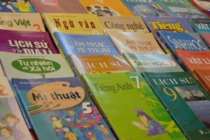 Gov't requires unified textbook nationwide from 2026, free distribution by 2030
