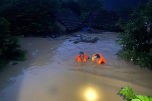 Thousands evacuated as Northern Vietnam reels from historic floods