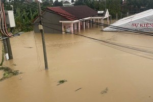 Floods in Vu Gia–Thu Bon basin recede upstream, rise downstream