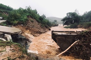 Central region paralyzed by landslides, flooding, tornado damage