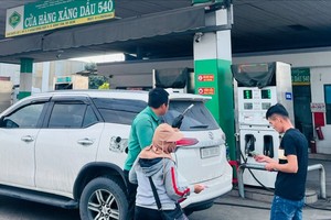 Fuel stations split on cashless payments