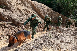 The border guards in Nam Giang Border Gate are on their duty to safeguard the border lines. (Photo: SGGP)
