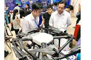 Self-propelled aircrafts to carry out agricultural tasks are on display in a technology exhibition in HCMC. (Photo: SGGP)