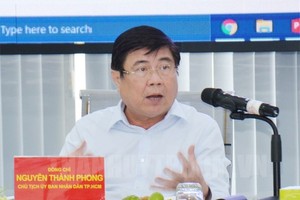 Chairman of HCMC People’s Committee Nguyen Thanh Phong is delivering his speech in the meeting. (Photo: hcmcpv)